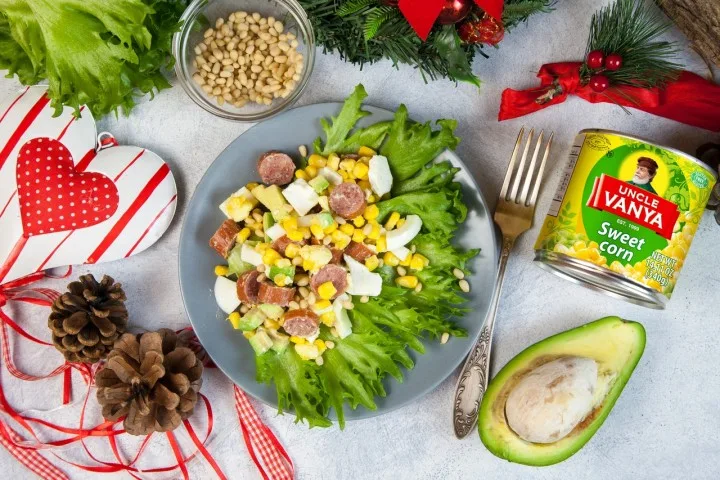 Salad with avocado, corn and feta