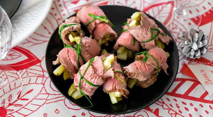 Ростбиф с хреном и огурцами