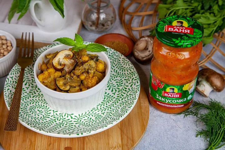 Постный нут с овощами и грибами