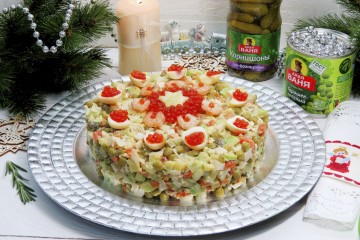 Салат "Оливье" с раковыми шейками