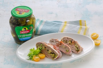 Терри́н из куриной печенки и риса с огурчиками