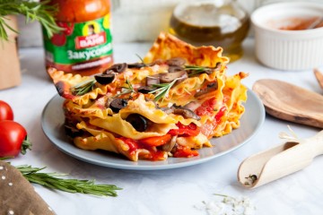 Постная овощная лазанья с грибами