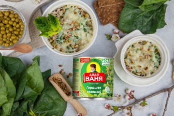 Сливочный шпинат с запечённым сыром, горошком и кедровыми орешками по рецепту от Дяди Вани