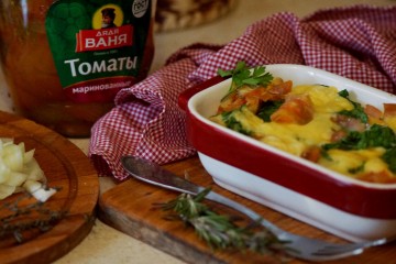 Картофельная запеканка с томатами и шпинатом